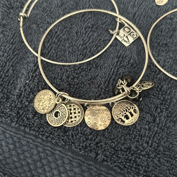 Miscellaneous bracelets - Picture 2 of 7